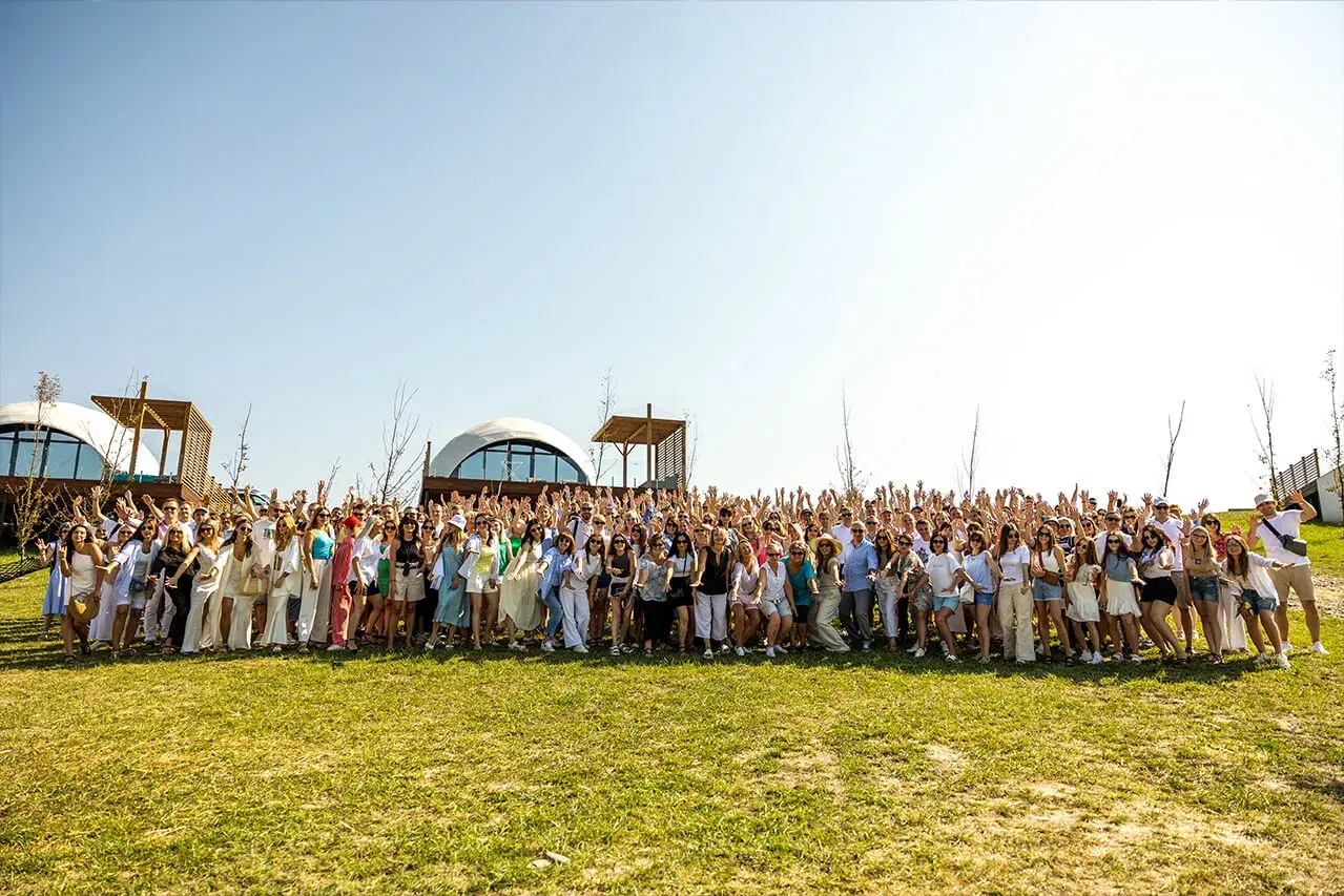 1279x853_Desktop_Group