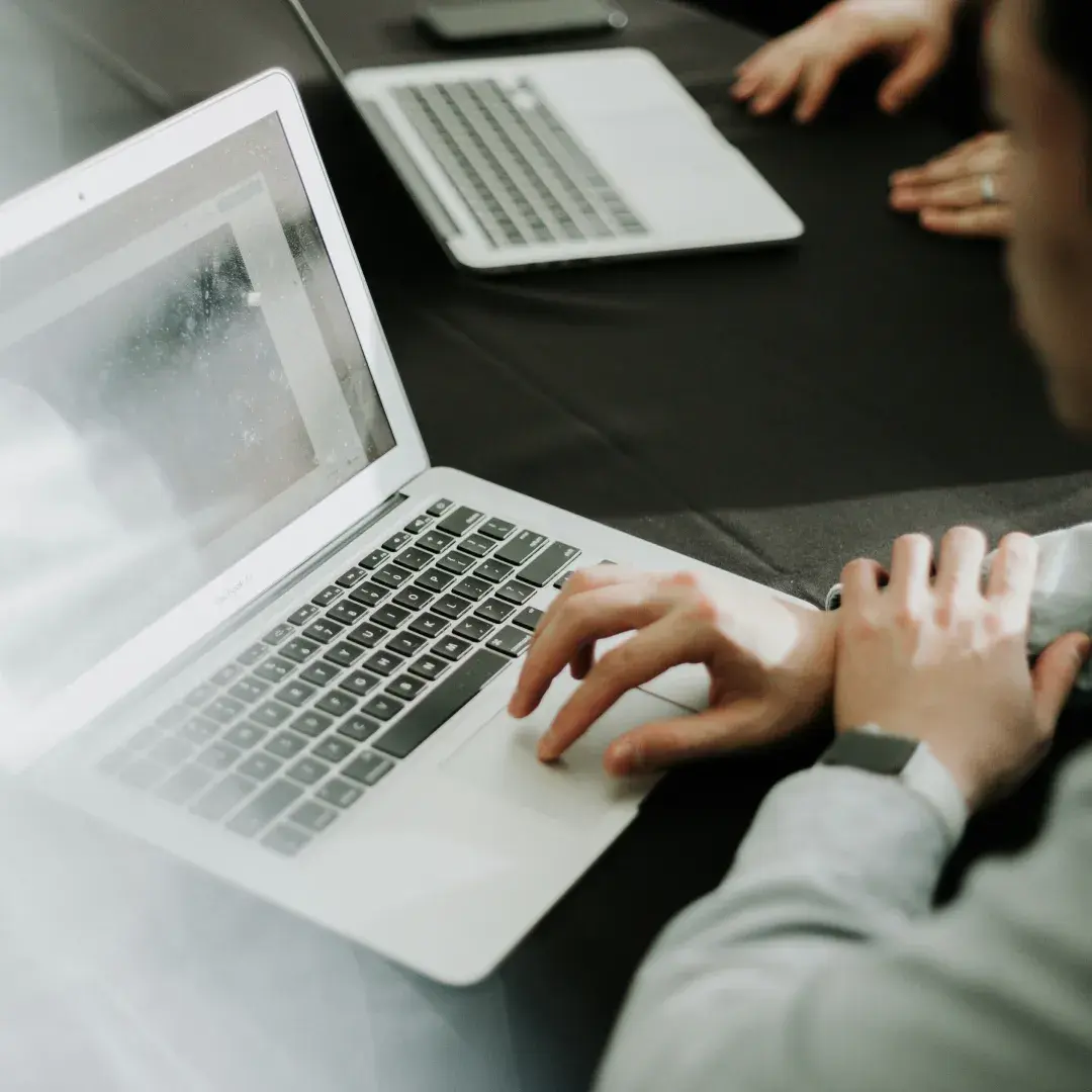 02.11.2021-identyfikatsiia-kliientiv-na-hariachij-linii-banku